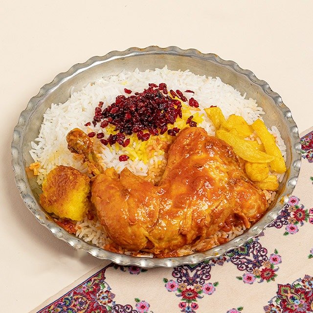 زرشک پلو با مرغ سرخ شده نقلی