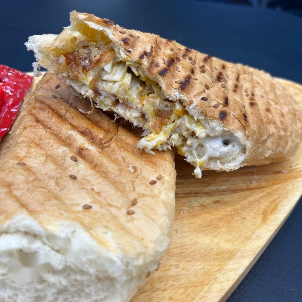 ساندویچ ژامبون مرغ تنوری (نان گریل)